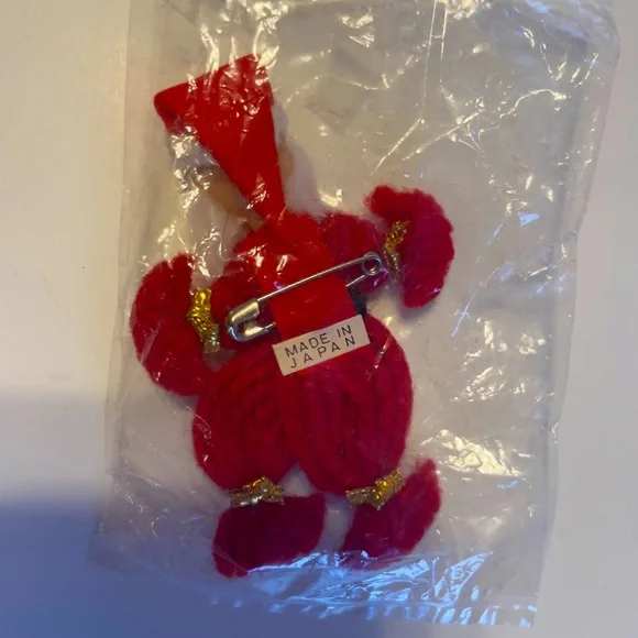 Vintage Santa pin made in Japan - Picture 2 of 2
